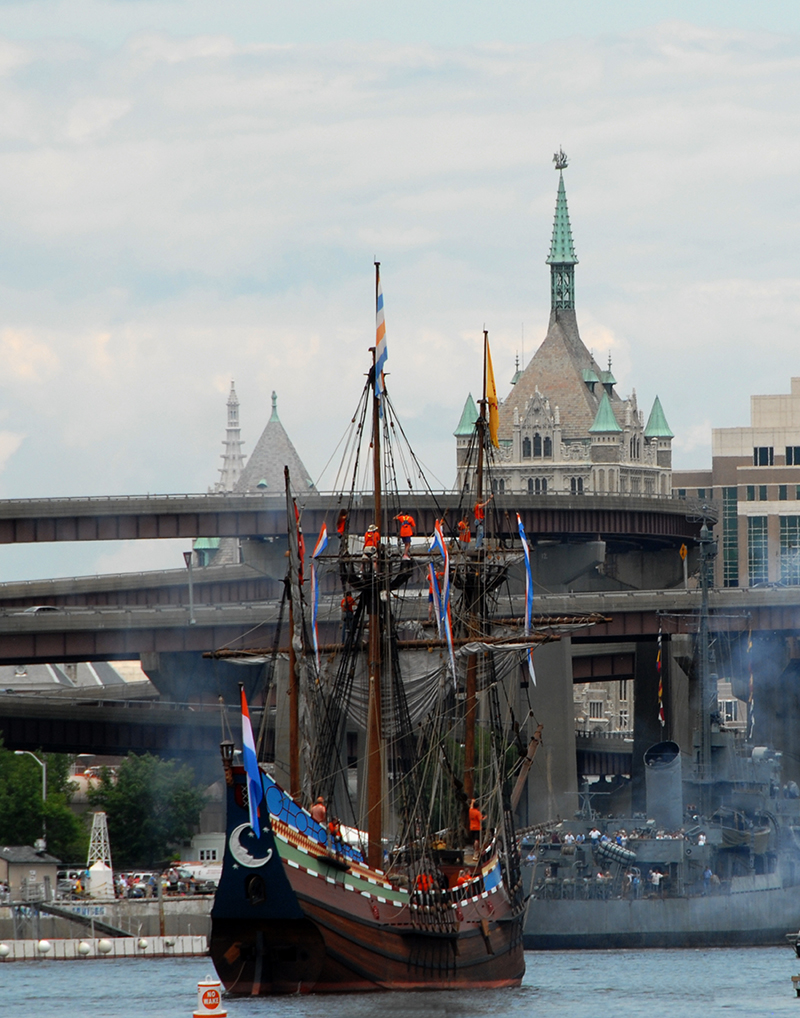 Halfmoon arrives at Albany